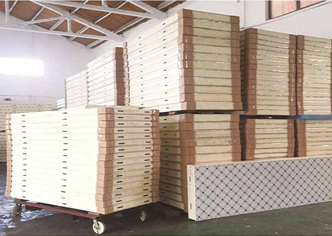 Polyurethane cold storage panel